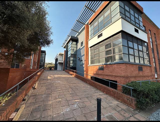 130.70M² OFFICE TO LET IN ECO PARK ESTATE